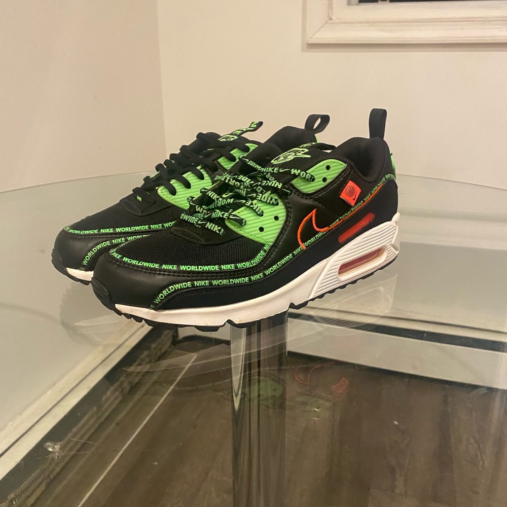 NIKE AIR MAX 90 WORLDWIDE PACK BLACK/FLASH CRIMSON-GREEN 
ONLY TRIED ON